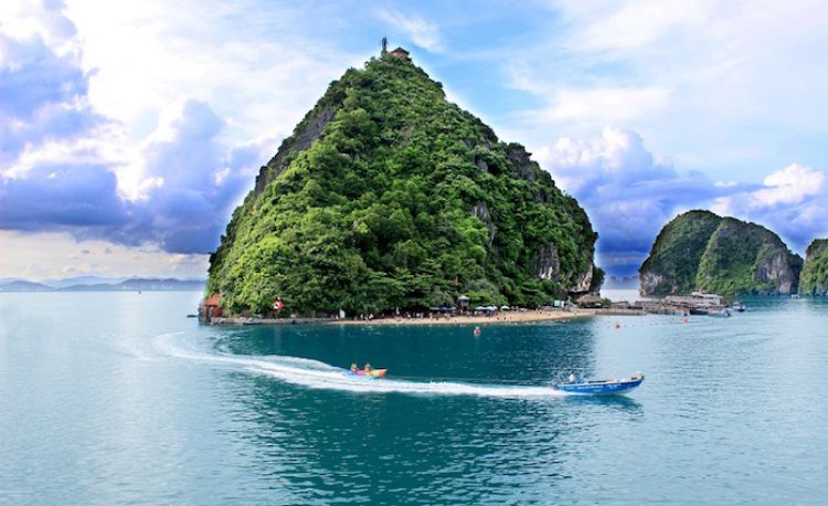 Ha Long Bay – Bai Tu Long Bay – Private Tour