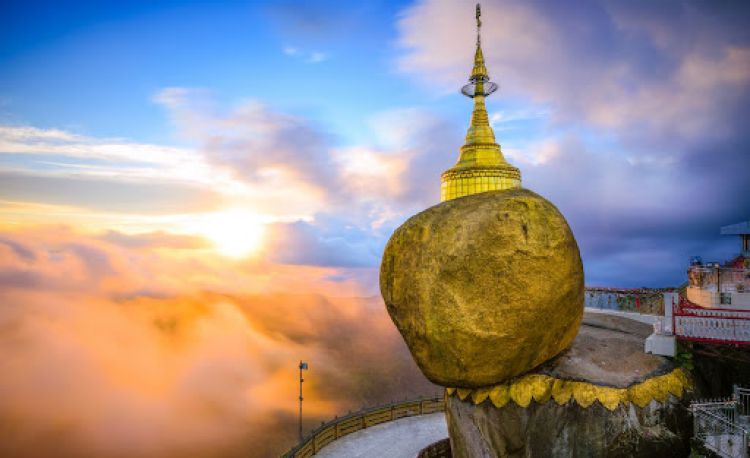 Yangon – Kyaikhtiyo (Golden Rock) – Bago – Yangon