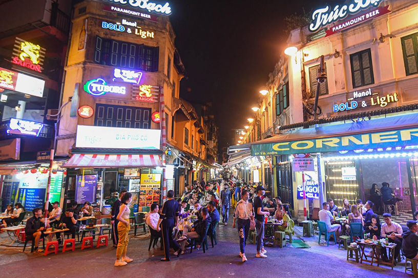 Stroll around the Night Market