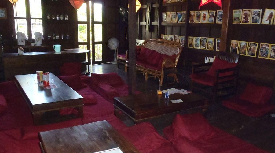 L’Etranger Books and Tea