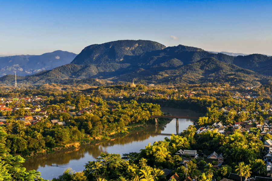 Admire the sunrise from mount Phousi