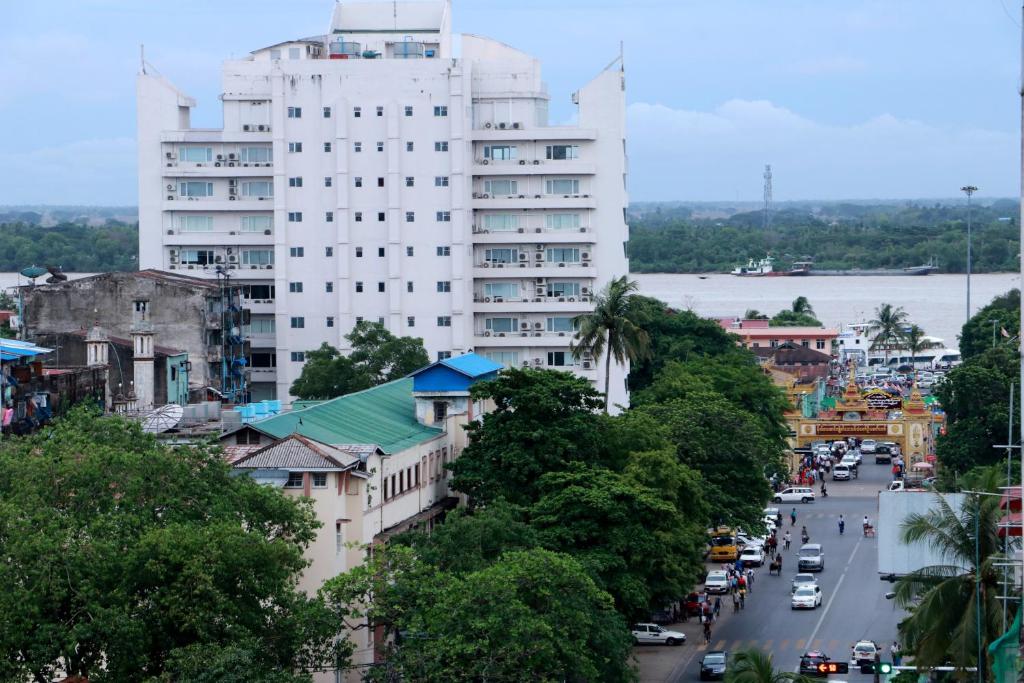 Botahtaung Hotel