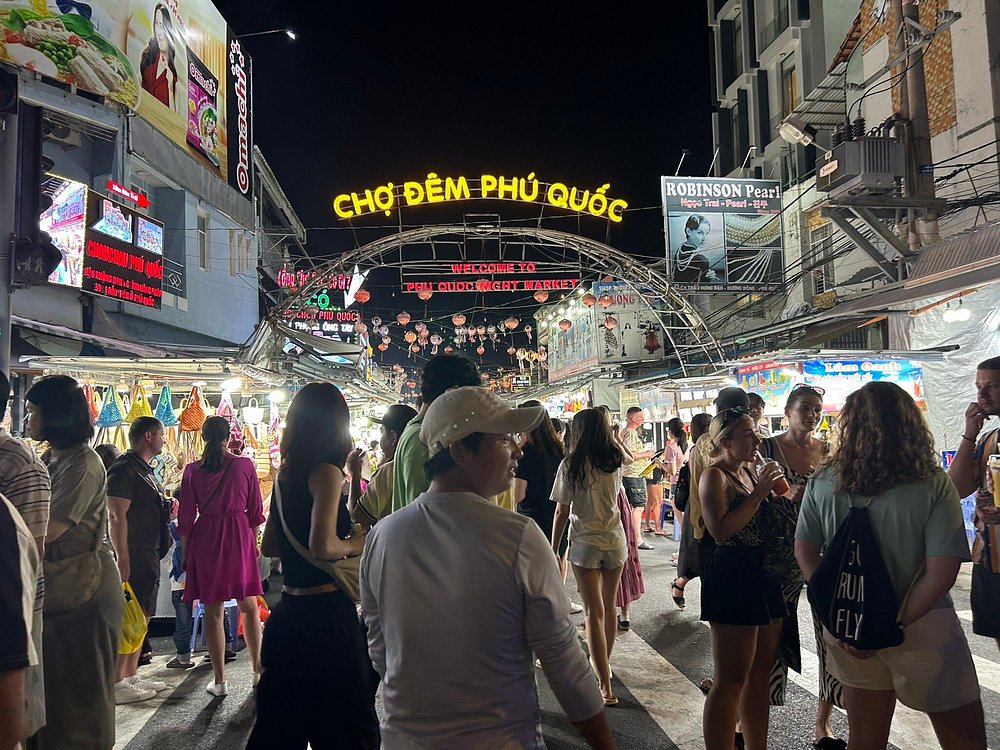 Dinh Cau Night Market