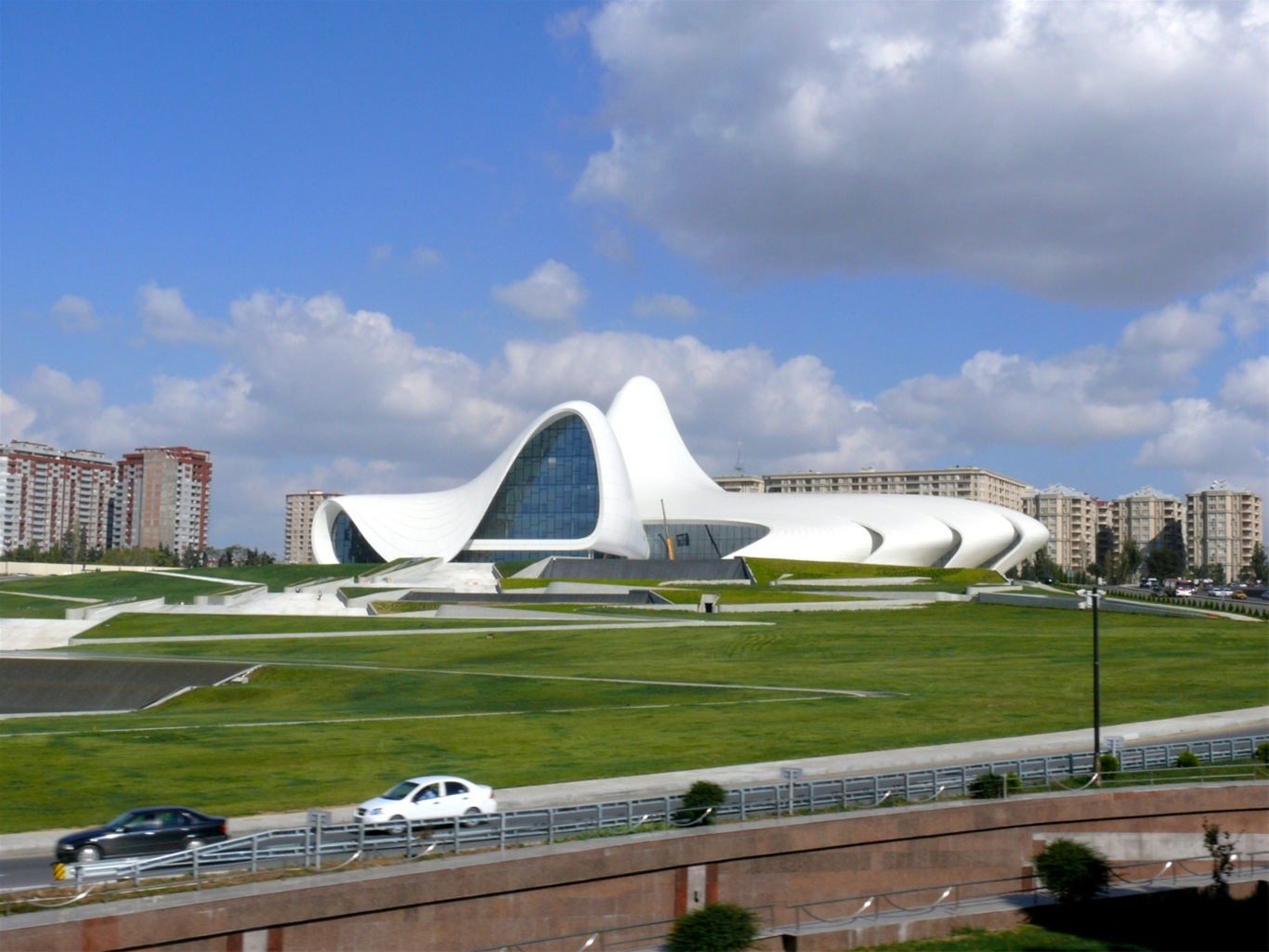 Trung tâm Văn hóa Heydar Aliyev của Zaha Hadid