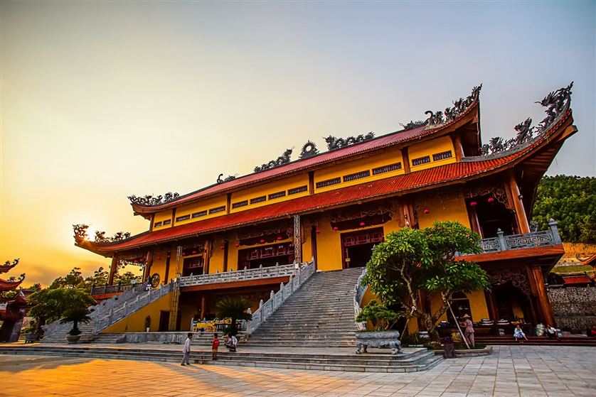 Tour Hà Nội – Chùa Ba Vàng – Chùa Yên Tử