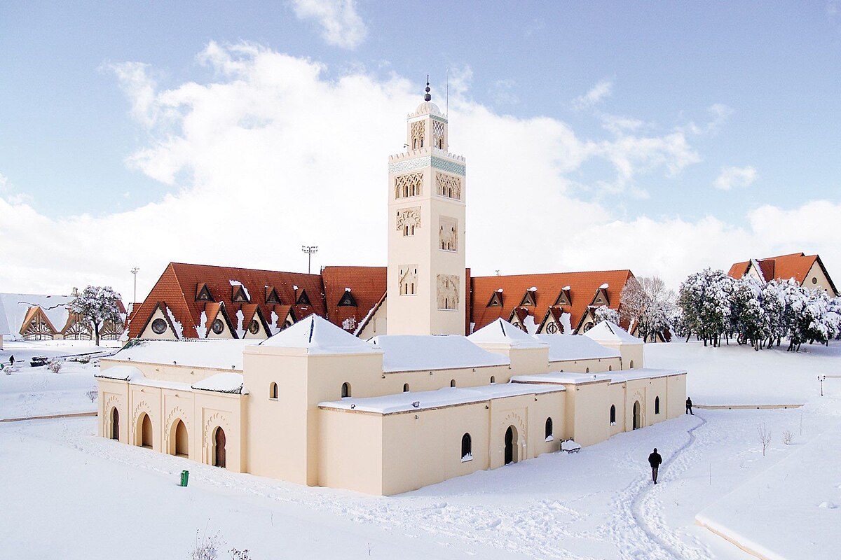 Ifrane: Thụy Sỹ thu nhỏ ở Maroc
