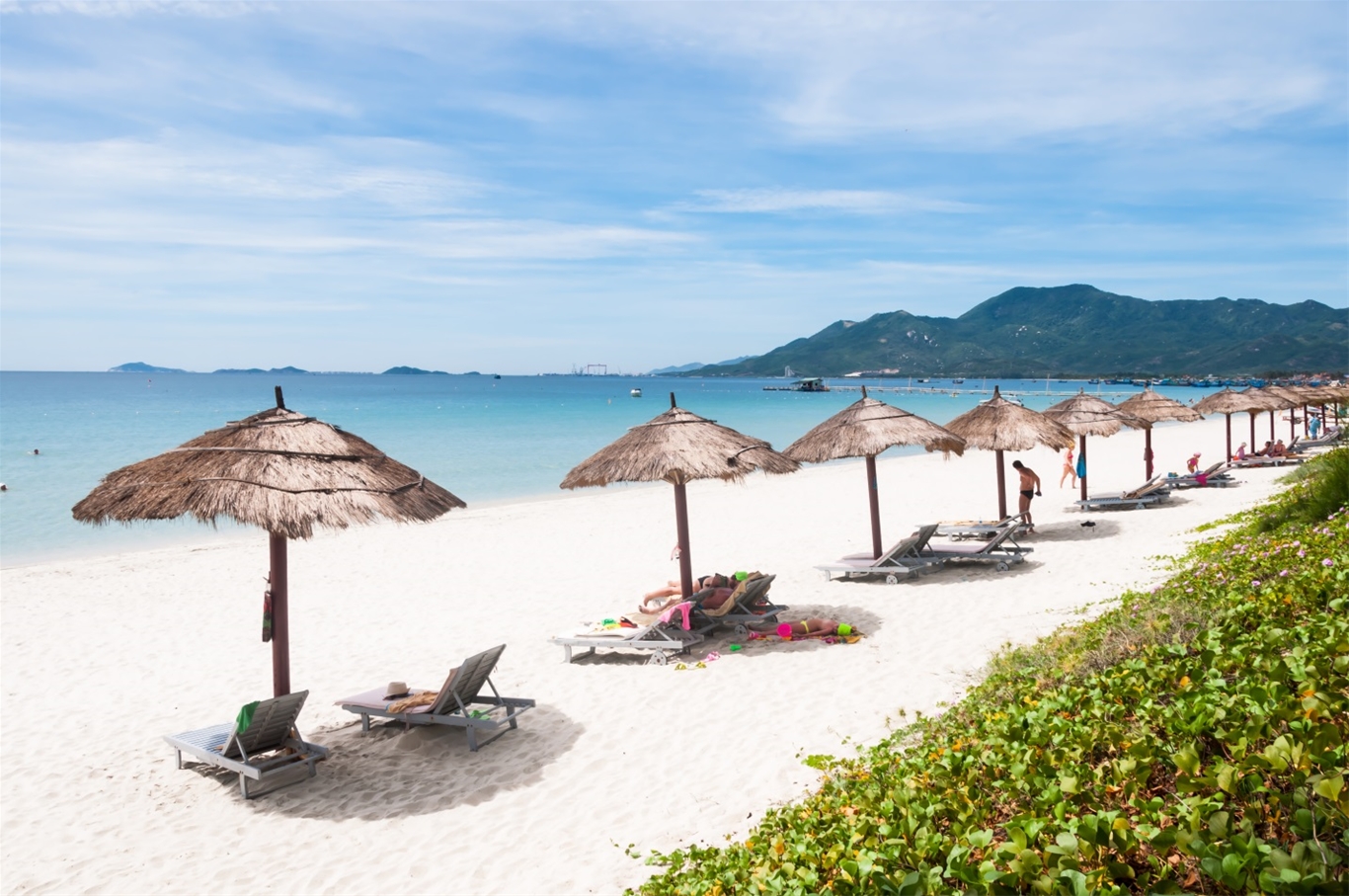 Khám phá vẻ đẹp hoang sơ của bãi biển Dốc Lết