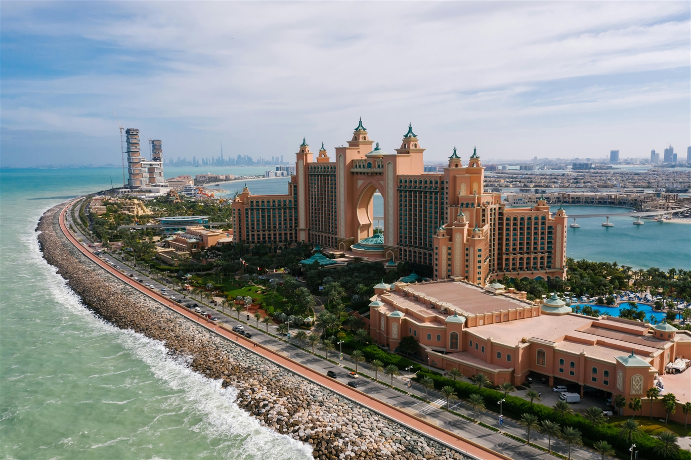 Chiêm ngưỡng khách sạn Atlantis The Palm đẹp như cổ tích khi Du Lịch Dubai