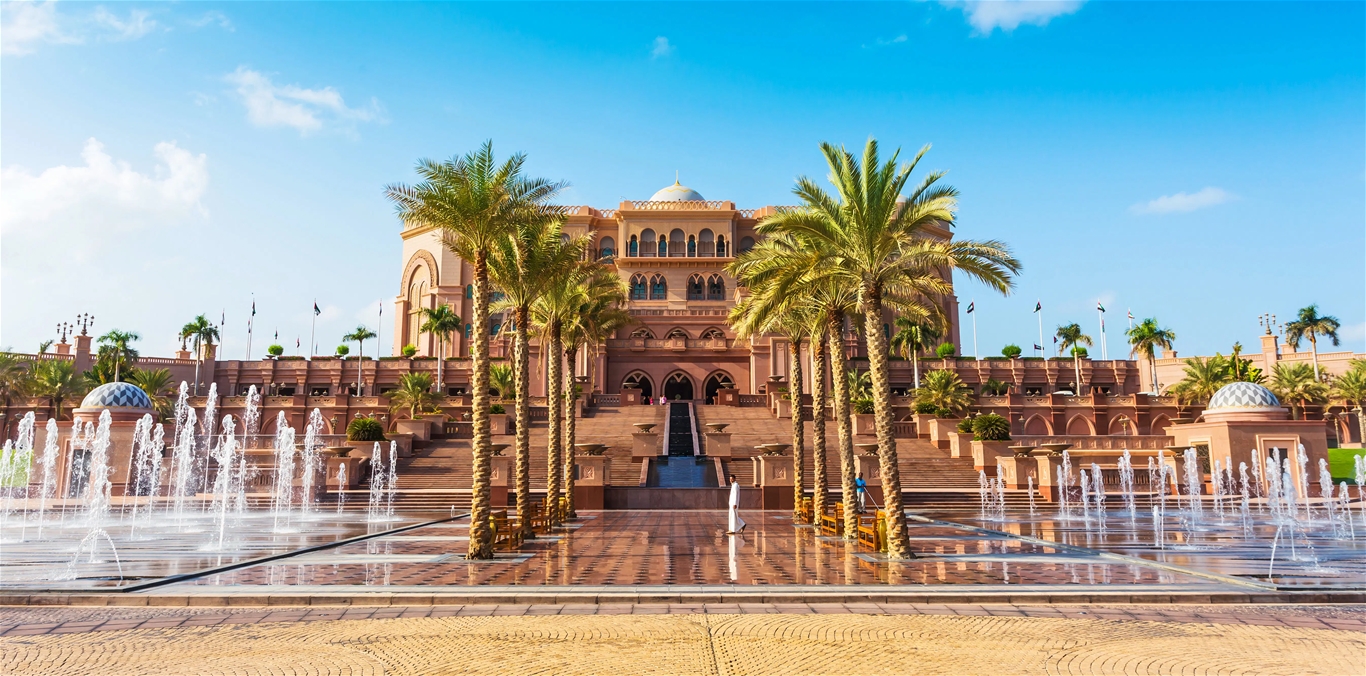 Tại sao du khách phải tận mắt chiêm ngưỡng Emirates Palace, Abu Dhabi ?