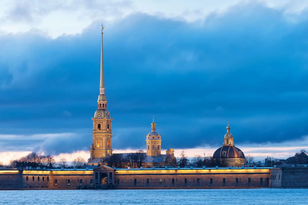 Pháo đài Peter & Paul: trung tâm lịch sử của thành phố St.Petersburg